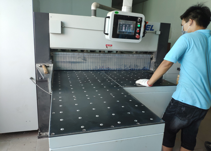 Automatic Cutting PCB Material Machine